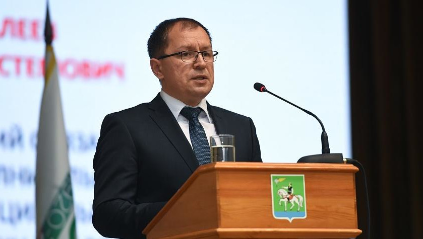 Действующий глава Валерий Макаров подал заявление о сложении с себя полномочий депутата и главы Агрыза.