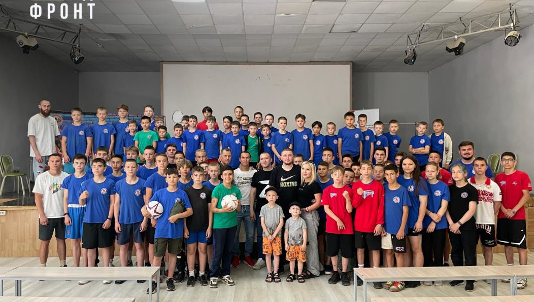 Боец прибыл на Родину в отпуск.