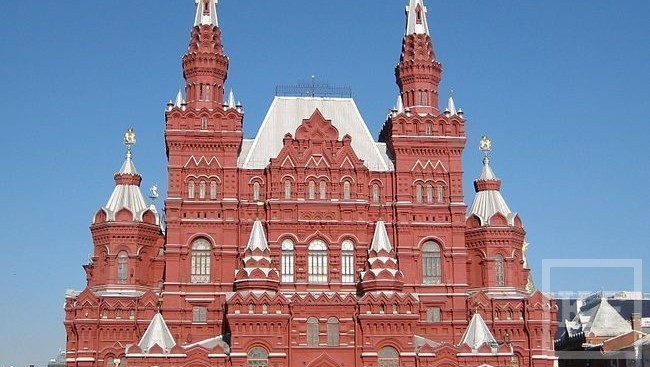 Очень  давно возле колокольни Ивана Великого в московском Кремле когда-то была площадь