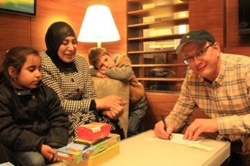 Во время гуманитарной миссии России в столице Ливана актер Марат Башаров подписал документы по опеке над двумя сирийскими детьми