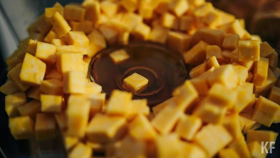 В продукте для удешевления производства молочный жир заменили на жиры немолочного происхождения.