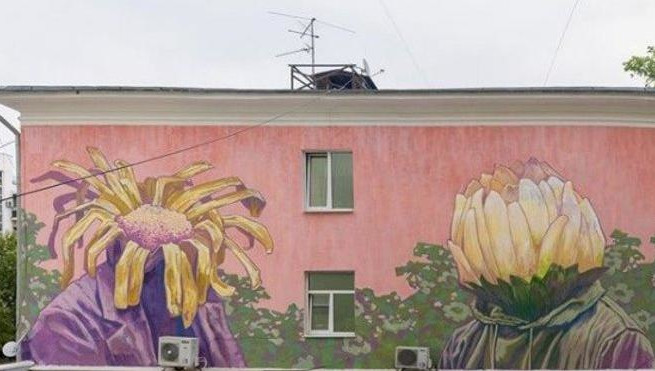 Рисунок украсил один из жилых домов города.