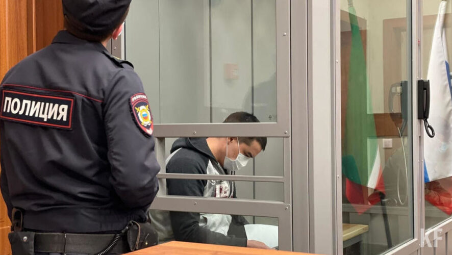 В здание Советского районного суда прибыли медики.