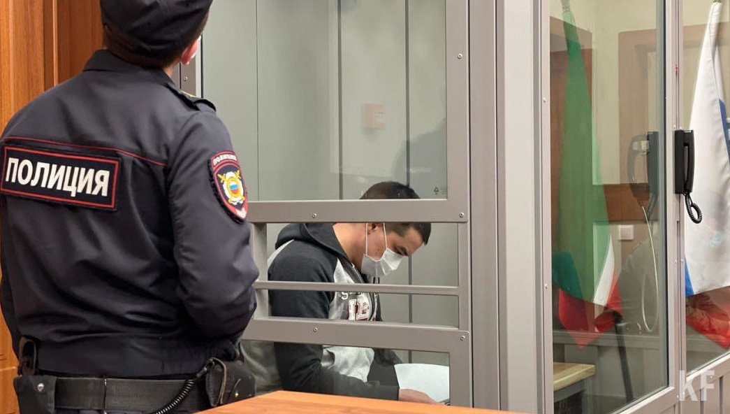 В здание Советского районного суда прибыли медики.