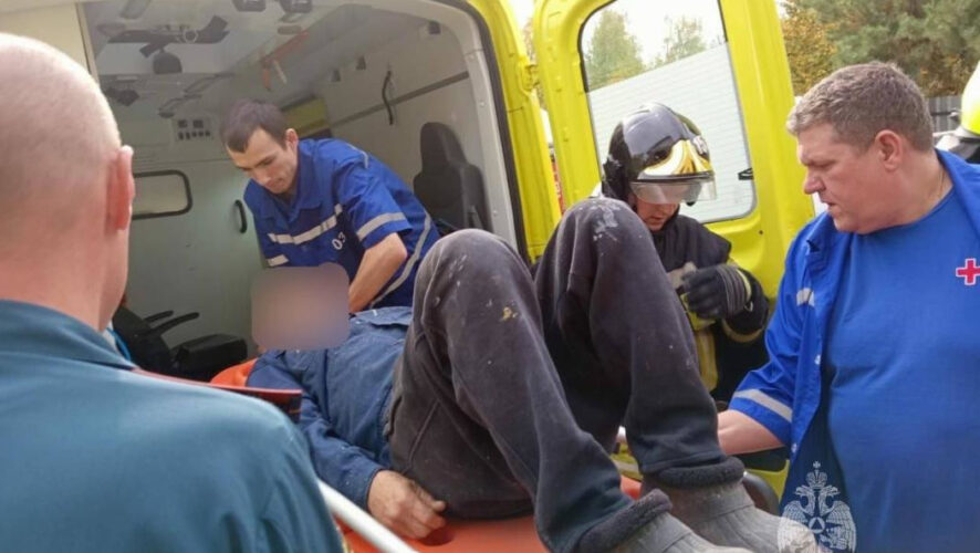 Глубина проёма составляет три метра.