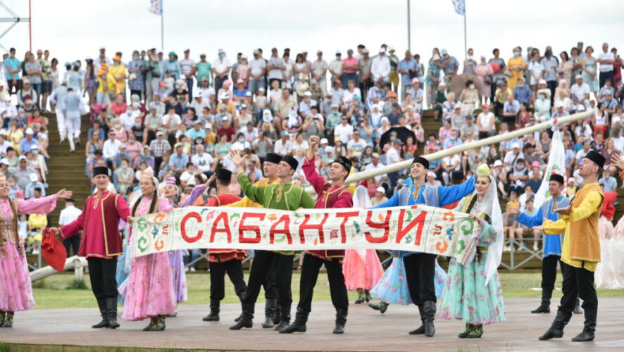 На мероприятие прибыли 550 делегатов из 45 регионов России.