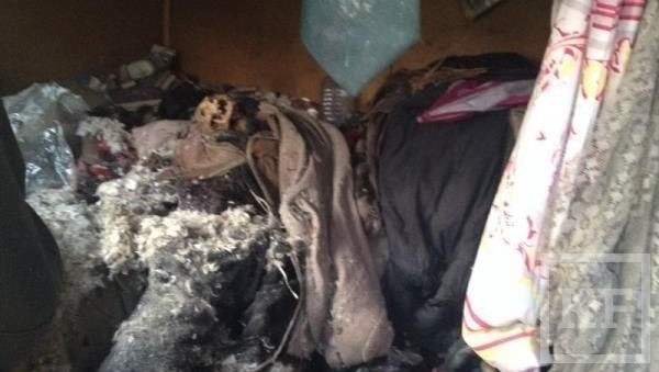 Человеческий череп и останки скелета обнаружил при разборе мусора хозяин заброшенного дома на улице Заречной в Казани