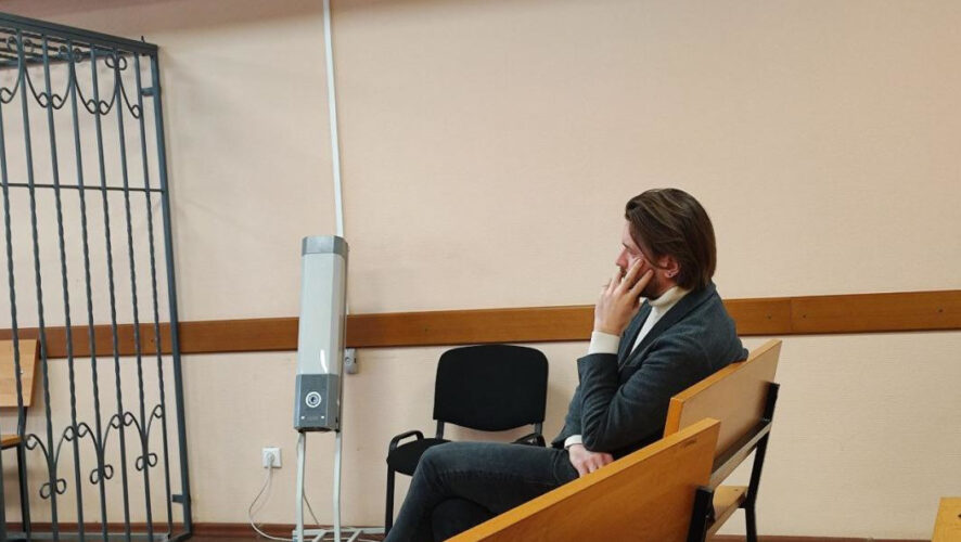 Супруга подсудимого выступает в качестве свидетеля.