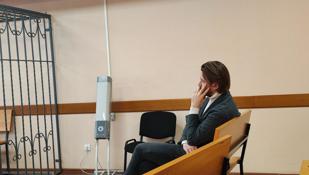 Супруга подсудимого выступает в качестве свидетеля.