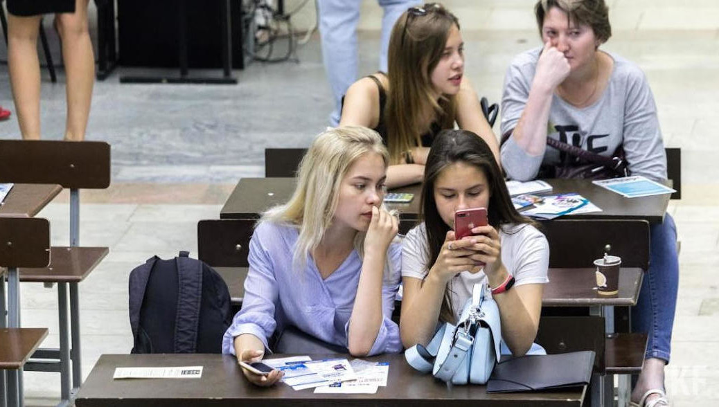 В этом году МРОТ повысили до уровня 16 242 рубля.