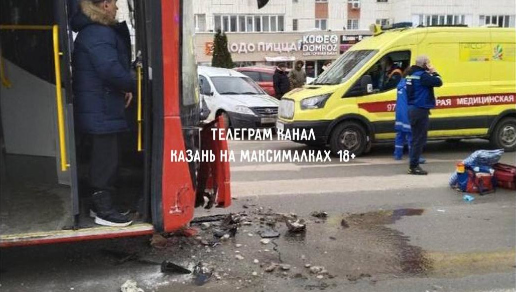 В результате ДТП также пострадали медработник и пассажирка.