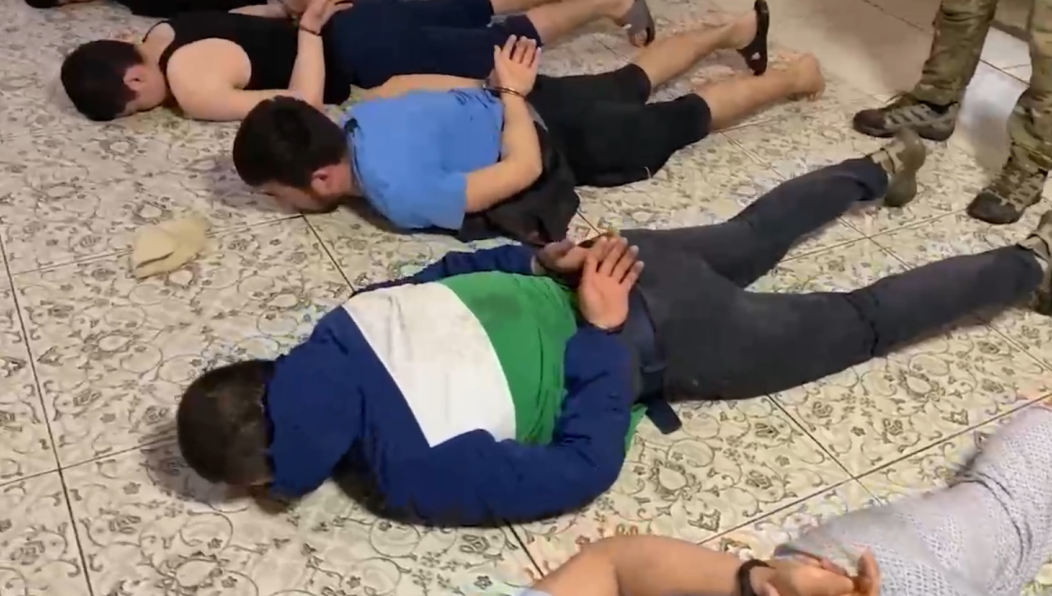 При себе у задержанных найдено множество религиозной литературы и пропагандистских видео.