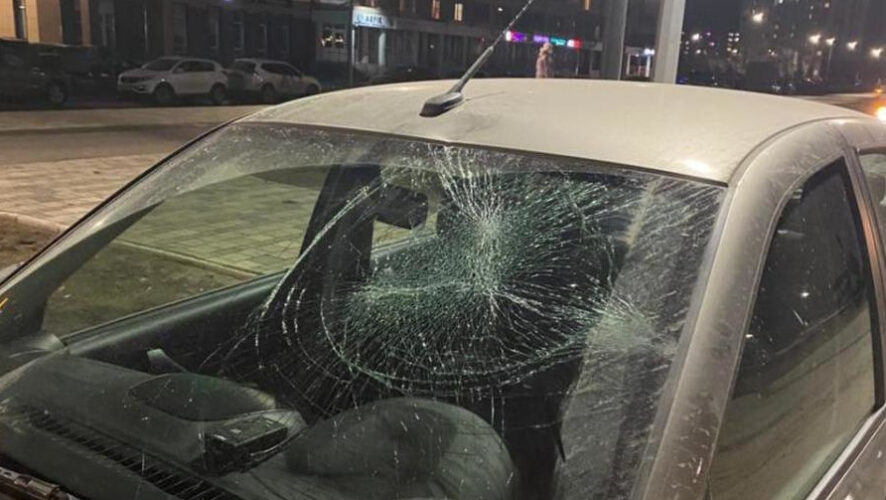 Под колеса легковушки попал 55-летний мужчина.