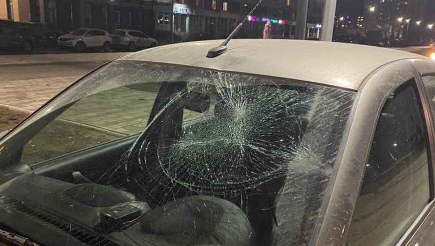 Под колеса легковушки попал 55-летний мужчина.