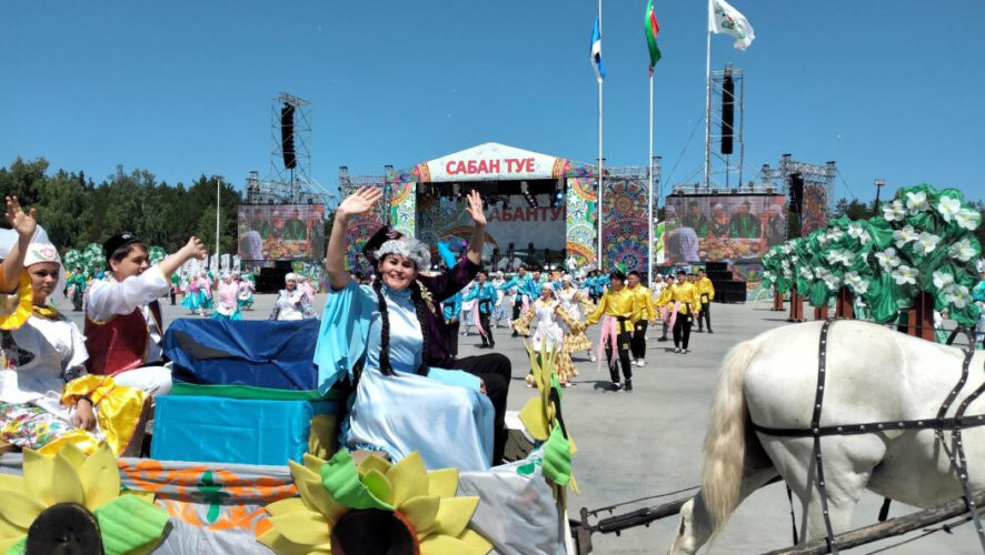 На мероприятие также прибыли главы соседних районов.