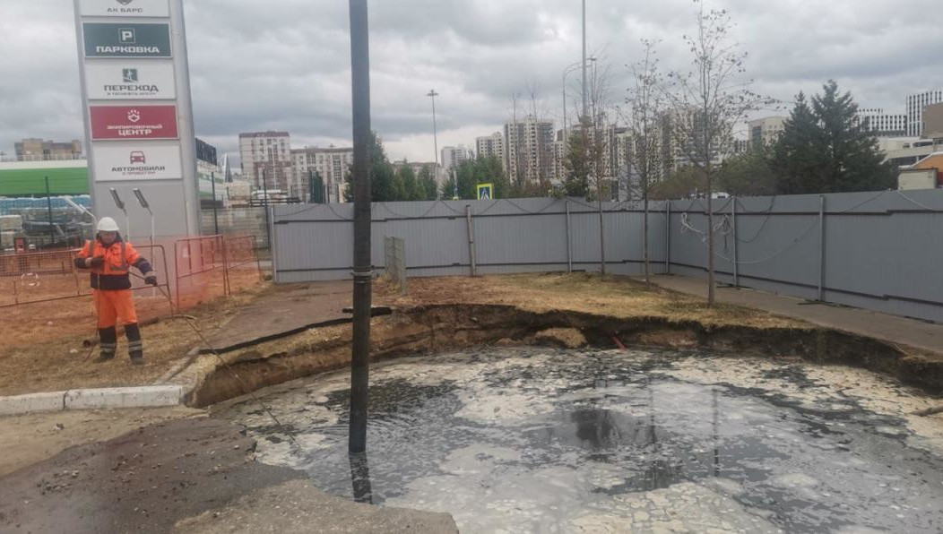 Дабы избежать излива канализации на проезжую часть