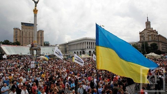 На площади Независимости в Киеве проходит очередное народное вече