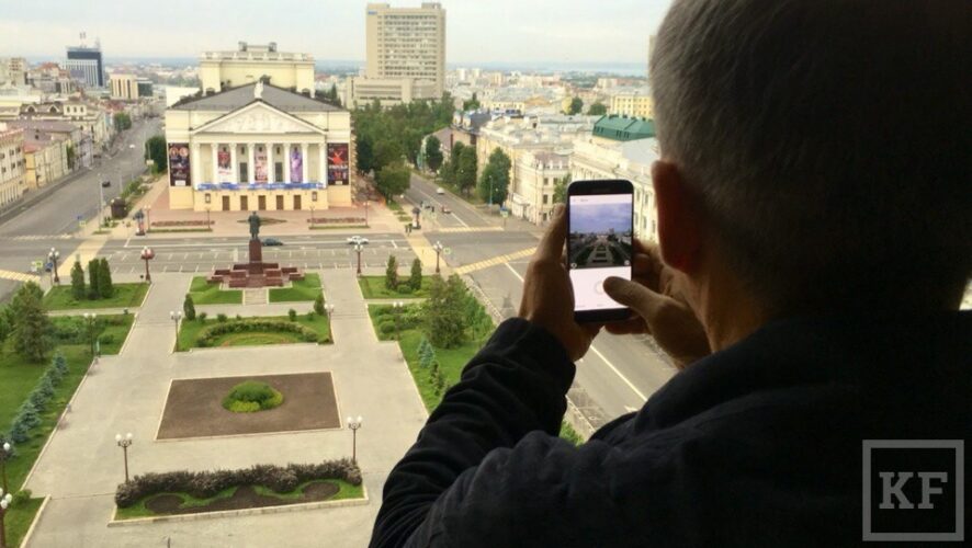 Участники открывшегося накануне в Казани НеФорума сегодня рано утром встретились с президентом Рустамом Миннихановым. Они назвали это флешмобом «Доброе утро