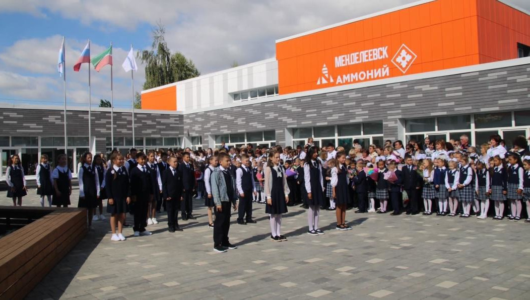 Первый звонок прошел с участием главы района Радмира Беляева.