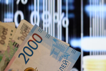 Курс доллара на 27 октября на Мосбирже составил 93 рубля.