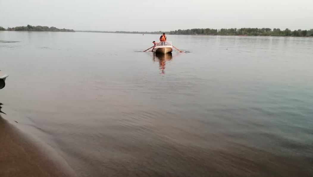 Один из них полез в воду пьяным.