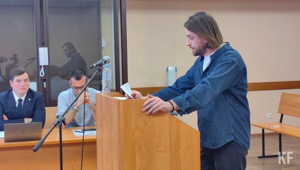 Чиновника обвиняют в получении взяток.