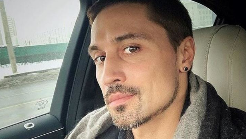 Певец считает