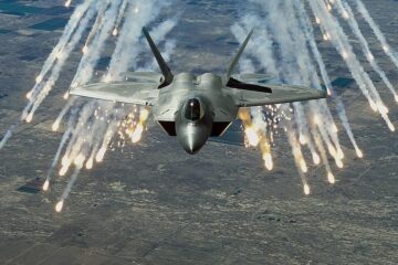 Огонь по российским штурмовикам Су-25 открыли истребители F-22 ВВС США воздушном пространстве Сирии
