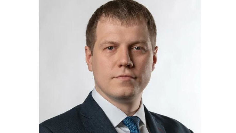 Его заключили под стражу до августа.