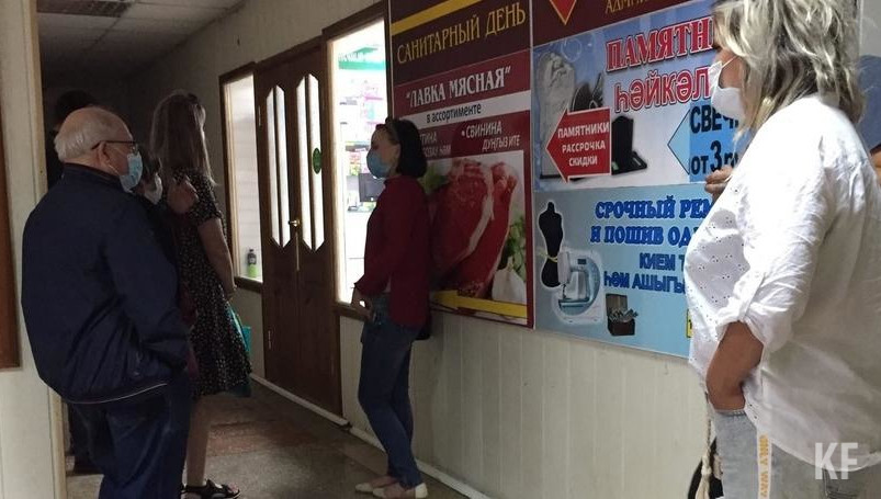 У выездных бригад выстраиваются очереди из желающих сделать прививку.