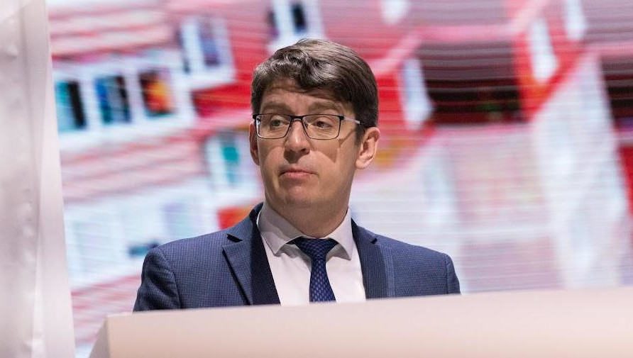 Марат Гирфанов отчитался о доходах.