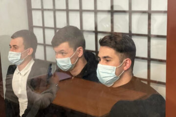 Троих парней обвиняют в краже 15 миллионов рублей.