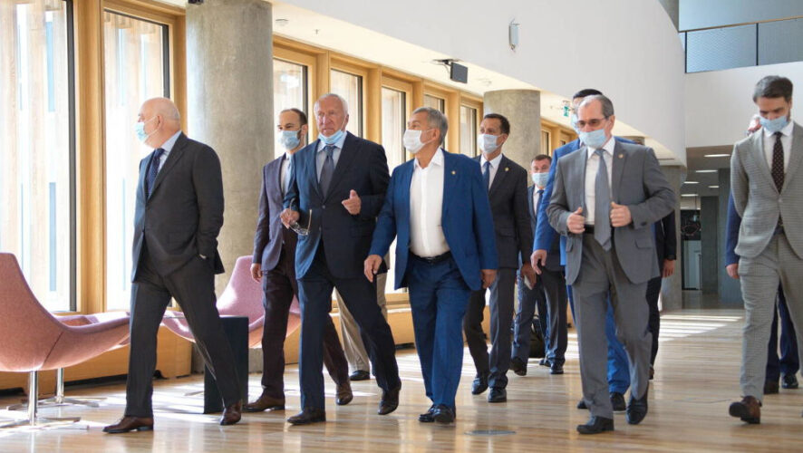 Президент Татарстана посетил Сколковский институт науки и технологий