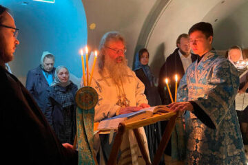 Молитвы читают по благословлению митрополита Казанского и Татарстанского Кирилла.