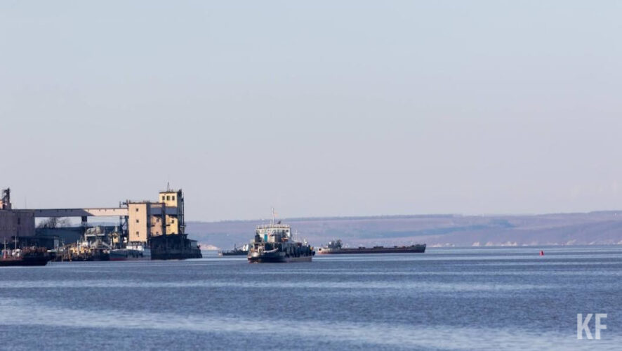 Парень работал без спасательного жилета.