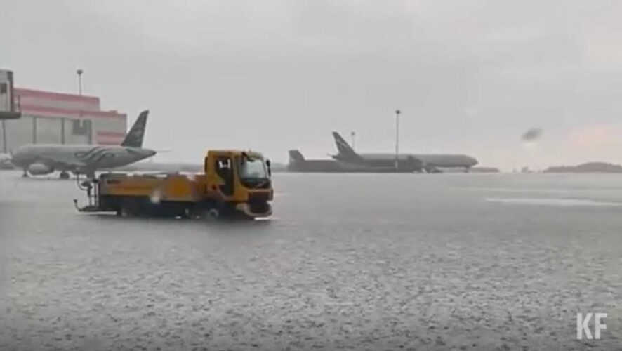 В столице страны из-за сильного дождя произошло затопление аэропорта Шереметьево.