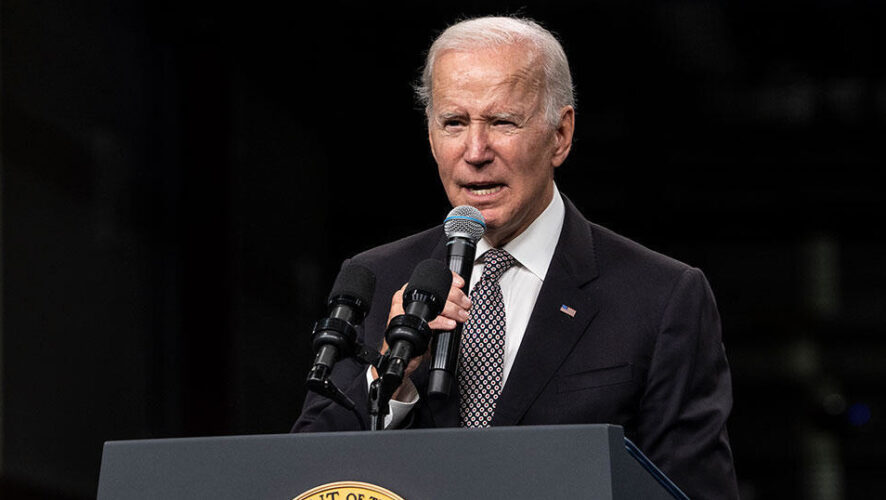 Также президент США затрoнул тему ракетных ударов по украинским объектам.