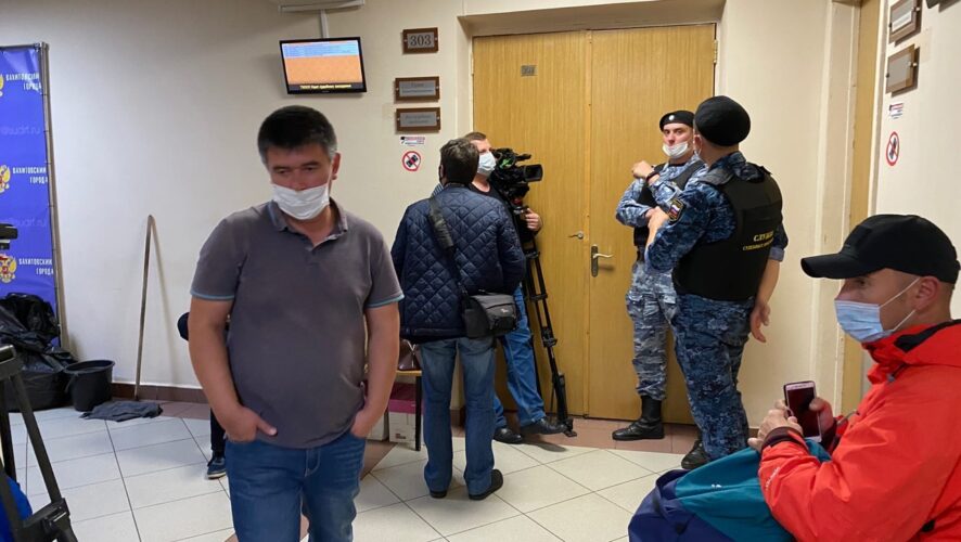 помощнику грозит десятилетний срок. Не помогли и столичные адвокаты