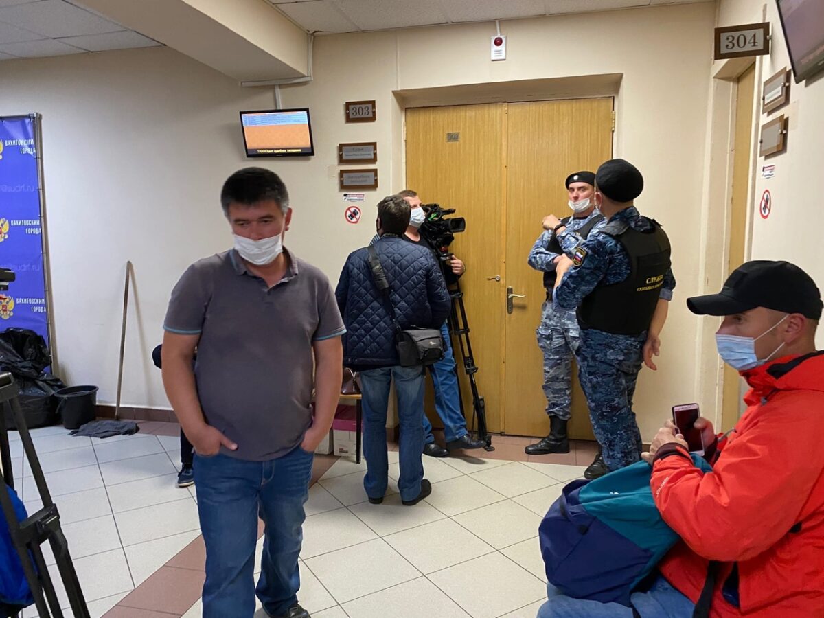 помощнику грозит десятилетний срок. Не помогли и столичные адвокаты