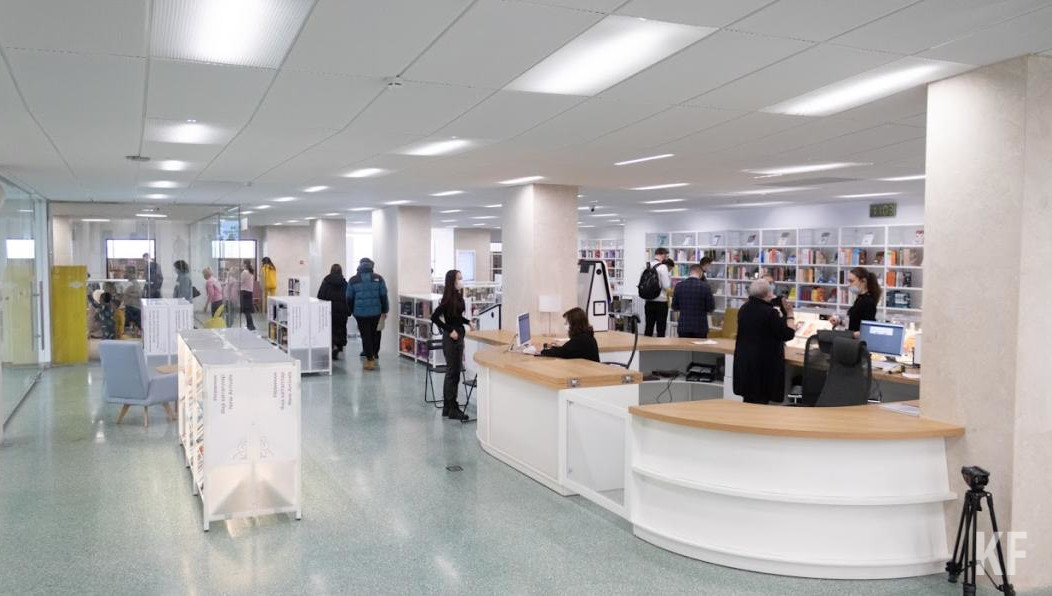 На данный момент в выходные дни вход разрешен только по читательским билетам или по регистрации на события.