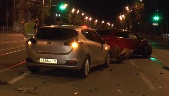 Корейские автомобили столкнулись на улице Ершова.