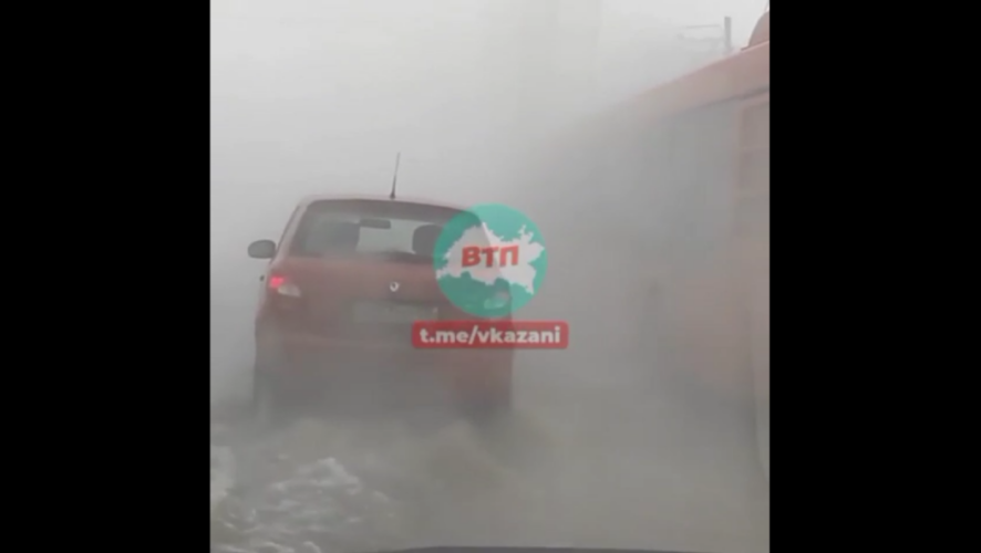 Проезжую часть затопило г.