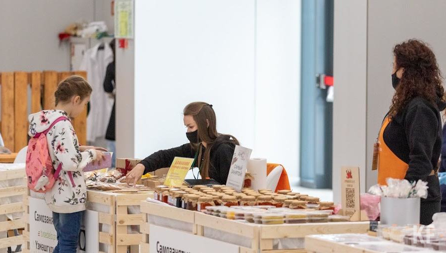 Владельцы заведений общественного питания продолжили бесплатно размещать летние веранды – вблизи заведений появилось 109 мест отдыха.