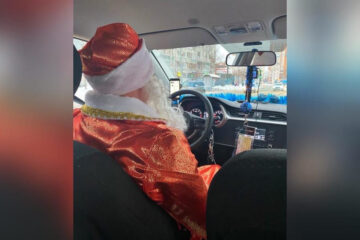 Корреспонденту KazanFirst случайно посчастливилось стать пассажиром «новогоднего» такси.