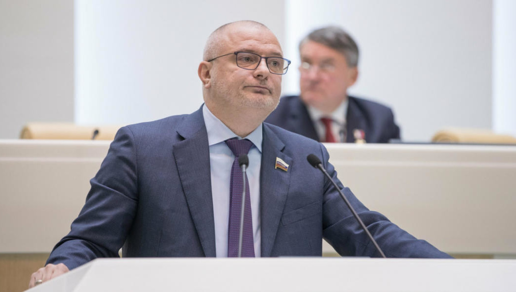 По словам сенатора