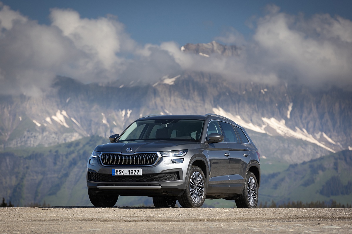 и автопроизводители вновь ждут покупателей в своих шоу-румах. Представляем обзор главных новинок