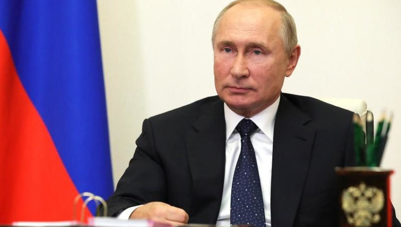 Президент России призвал развивать нефтехимию.