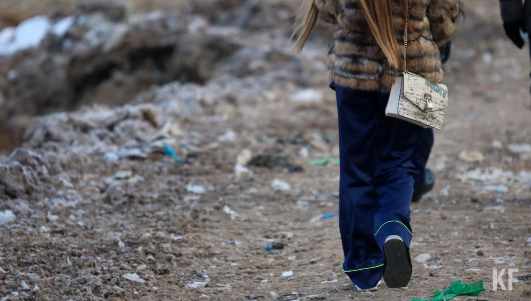 Вместе с бытовыми отходами россияне выбрасывают драгоценный металл.