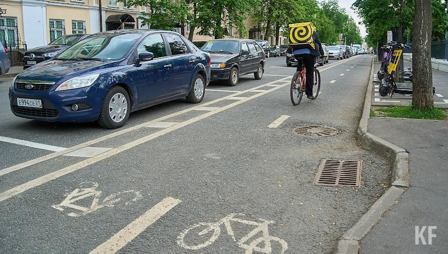 Популярностью пользуется отечественная Lada Granta.