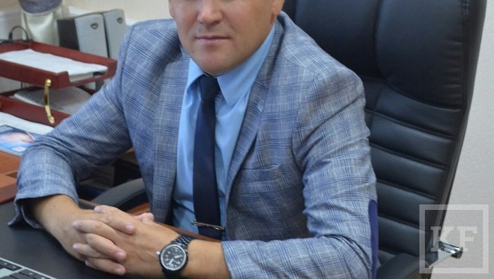 40-летний Эдуард Хасанов избран руководителем исполкома Чистопольского района.  Сегодня за его кандидатуру единогласно проголосовали депутаты райсовета. На рассмотрение также была вынесена кандидатура Анаса